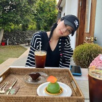 Dalam sebuah acara radio, Jisoo mengungkap para personel BLACKPINK makan dalam porsi kecil meskipun suka makan. Jisoo sendiri sangat suka memakan selada, pepaya, dan tomat. Foto: dok. Instagram sooyaaa__