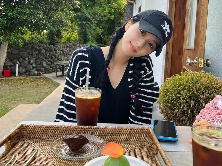 Jisoo BLACKPINK, Wanita Tercantik di Dunia yang Hobi Ngopi