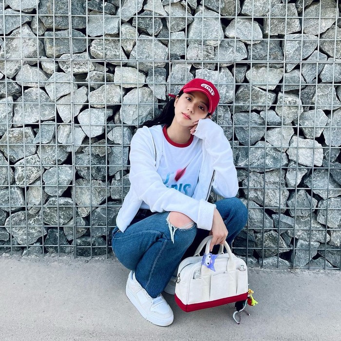 Jisoo 'BLACKPINK', Wanita Tercantik di Dunia yang Hobi Ngopi Jisoo 'BLACKPINK', Wanita Tercantik di Dunia yang Hobi Ngopi