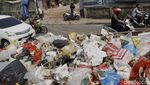Duh, Sampah Menumpuk di Pinggiran Jalan Otista Raya Ciputat