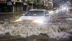 Karachi Banjir, Warga Kedinginan-Motor Pada Mogok