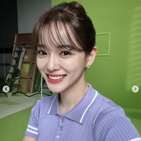 “Aku tampil di KPop Star di usia muda. Aku menyadari beberapa komentar yang mengatakan bahwa aku cantik tapi aku harusnya menunggu hingga bengkaknya berkurang. Padahal itu adalah mata alamiku,” ungkap Kim Sejeong. Foto: dok. Instagram @clean_0828