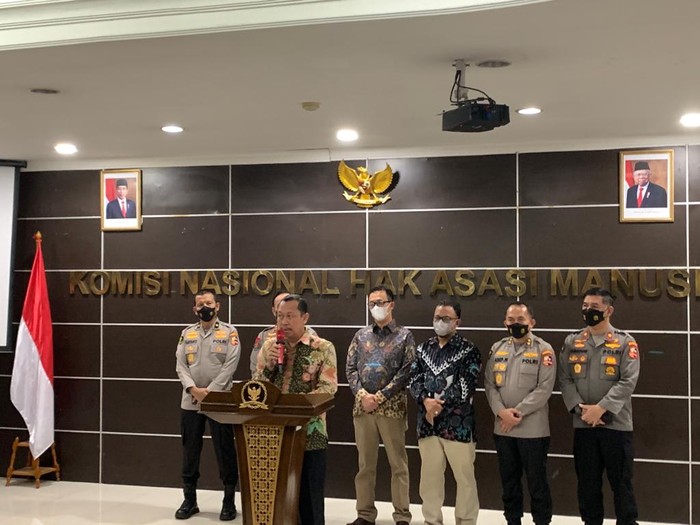 Komnas HAM konferensi pers bersama Mabes Polri soal autopsi Brigadir Yoshua.