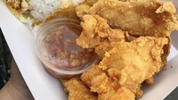Di Tebet, ada Nasi Kulti Sambal Mede. Nasi kulit ayam rumahan dengan kisaran harga Rp 20.000 saja, tersedia juga menu ayam pok pok. Foto: Instagram Restaurant/Shop