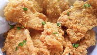 Di Kebon Jeruk ada Nasi Kulit Paling Krispy.  Harganya Rp 20.000 saja. Ada juga topping tambahan seperti jamur krispy hingga ayam goreng. Foto: Instagram Restaurant/Shop