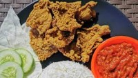 Tempat makan Yang Penting Ayam di Cilandak Barat, cukup terkenal dengan menu nasi kulitnya dans ambal penyetnya yang pedas. Kisaran harganya dari Rp 20.000. Foto: Instagram Restaurant/Shop