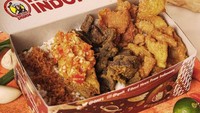Salah satu pelopor yang merajai tren nasi kulit ayam. Nasi Kulit Syuurga ini sudah banyak cabangnya di berbagai kota. Harganya murah dari Rp 16.000 saja, sudah dapat nasi kulit, serudeng dan sambal bawang. Foto: Instagram Restaurant/Shop