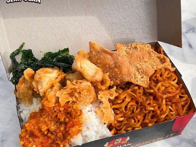 Kriuk Renyah! 20 Nasi Kulit Ayam Rp 20 Ribuan Ada di Sini