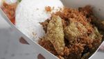 Kriuk Renyah! 20 Nasi Kulit Ayam Rp 20 Ribuan Ada di Sini