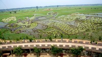 Masih di lokasi yang sama, ada pula lukisan naga yang keren banget.
