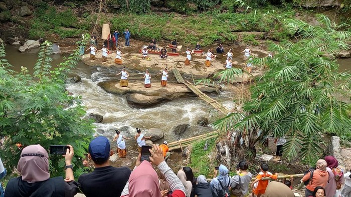 larung ikan kota malang