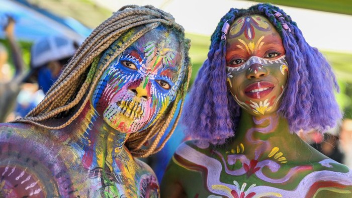 Meriahnya Gelaran Body Painting di New York Gelaran tahunan NYC Body Panting Day kembali digelar. Sebanyak 50 seniman menumpahkan tintanya ke tubuh para model. Penasaran?