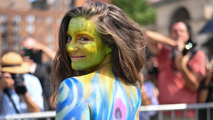 Meriahnya Gelaran Body Painting di New York Gelaran tahunan NYC Body Panting Day kembali digelar. Sebanyak 50 seniman menumpahkan tintanya ke tubuh para model. Penasaran?