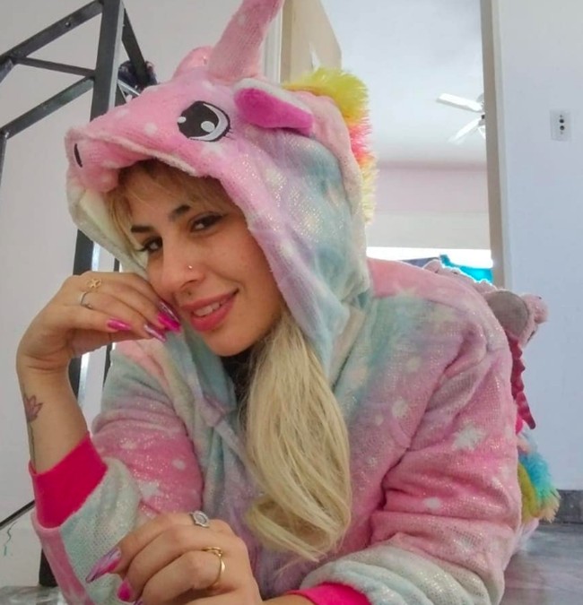 “Biarkan dia melakukan apa yang dia inginkan dengan kehidupan pribadinya, tapi jika dia membuatnya terang-terangan, itu menjadi tidak kompatibel sebagai guru,” ungkap salah satu orang tua murid di sekolah tersebut kepada media lokal, seperti dikutip dari Daily Star.Foto: dok. Instagram/@fredesmigue