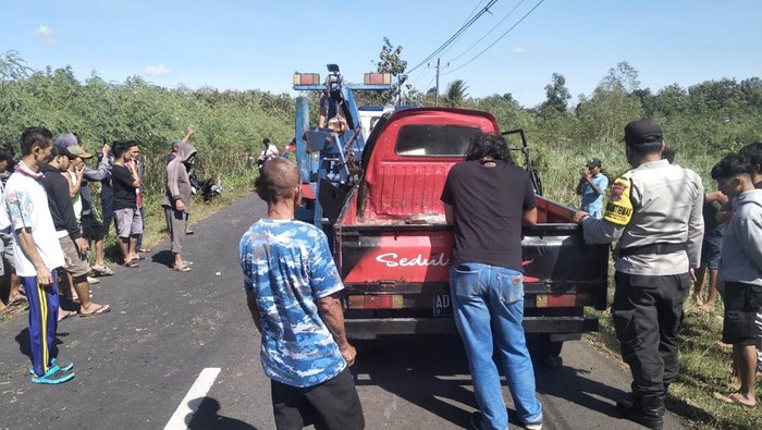 Mobil pikap yang terlibat laka tunggal di Jalan Paliyan-Wonosari, Senin (25/7/2022).