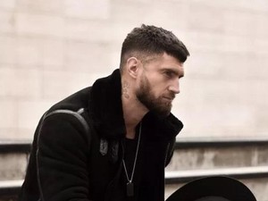 35 Model Rambut Pria Pendek 2022, Tampan dan Stylish!
