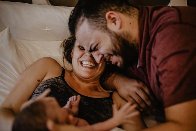 Kasih sayang tulus kepada bayi yang baru lahir terlihat jelas dalam foto-foto yang diabadikannya. Foto: Instagram/@kpphotoinc