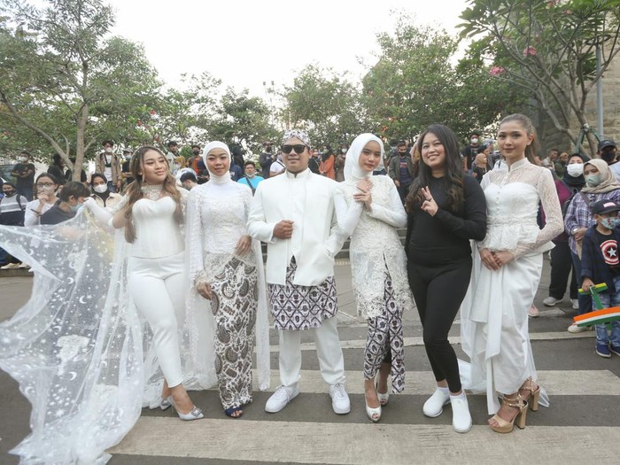 Paula Meliana turut serta dalam Citayam Fashion Week.