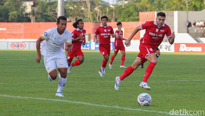 Persis Solo vs Dewa United di Stadion Moch Soebroto Magelang, Senin (25/7/2022). Persis Solo vs Dewa United di Stadion Moch Soebroto Magelang, Senin (25/7/2022).