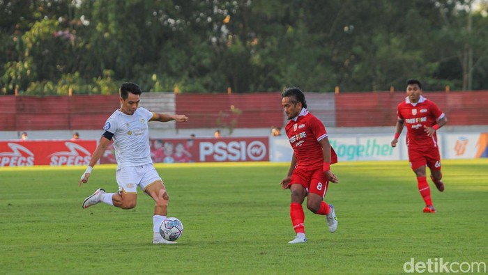 Persis Solo vs Dewa United di Stadion Moch Soebroto Magelang, Senin (25/7/2022).