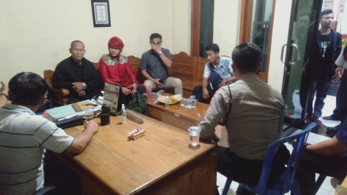 Pesulap merah saat dimediasi Polres Blitar