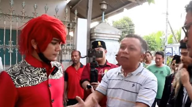 Pesulap Merah saat mendatangi Padepokan Gus Samsudin di Blitar
