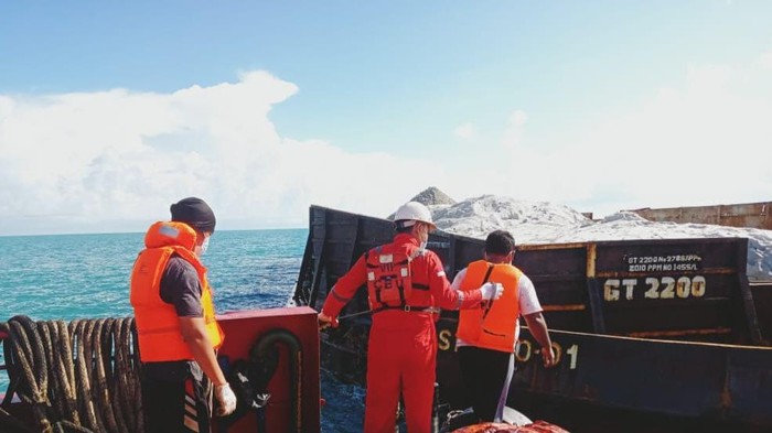 PHE Evakuasi Kapal Karam di Perairan Lampung