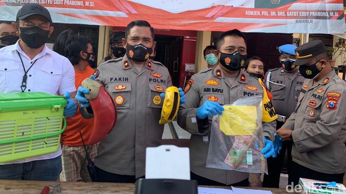 Polisi bongkar perjudian adu merpati di Surabaya