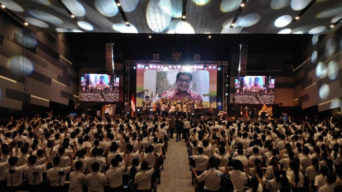 Potret Keseruan Seminar Indonesia Emas 2045 di Surabaya Ribuan mahasiswa yang tergabung dalam Badan Kerjasama Perguruan Tinggi Kristen di Indonesia (BK-PTKI) Seluruh Indonesia menghadiri Seminar Indonesia Emas 2045 di UK Petra Surabaya.