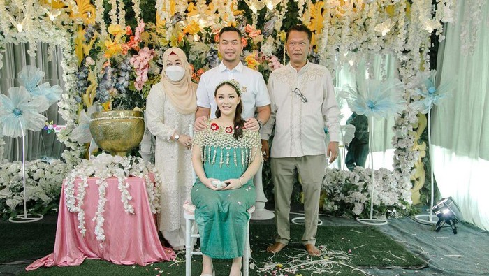 Potret Tujuh Bulanan Zaskia Gotik