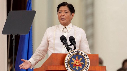 Ferdinand Bongbong Marcos Jr., the son and namesake of the late dictator Ferdinand Marcos, delivers a speech after taking oath as the 17th President of the Philippines, during the inauguration ceremony at the National Museum in Manila, Philippines, June 30, 2022. REUTERS/Eloisa Lopez