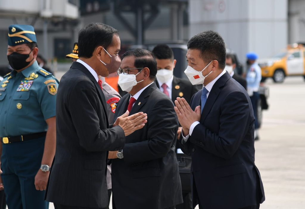 Presiden Joko Widodo didampingi Ibu Iriana Joko Widodo bertolak menuju Beijing, Republik Rakyat Tiongkok (RRT) pada Senin, 25 Juli 2022, untuk memulai rangkaian kunjungan luar negeri ke tiga negara di kawasan Asia Timur. (Dok: Biro Pers Sekretariat Presiden)