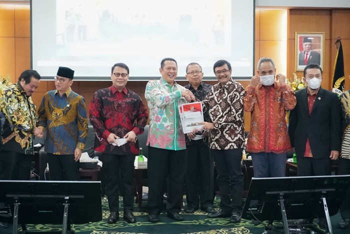 Rapat Gabungan Pimpinan MPR RI dengan Pimpinan Fraksi dan Kelompok DPD Sepakat Jajaki Konvensi Konstitusi Terkait PPHN