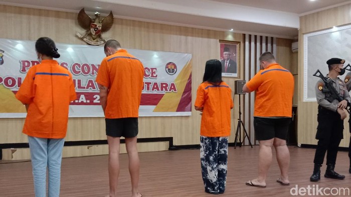 Rilis kasus skimming yang melibatkan WNA asal Bulgaria di Manado.