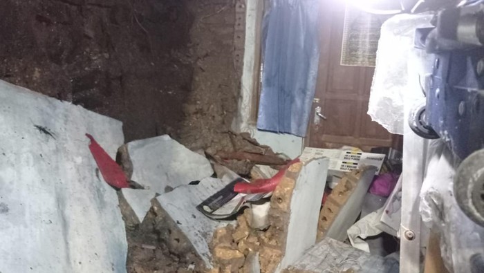 Rumah di Bogor Ambruk Akibat Ujan Deras, Satu Orang Luka (BPBD Kota Bogor)