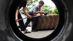 Waduh! Cari Ban Baru untuk Truk dan Bus Sulit, Ada Apa Nih?