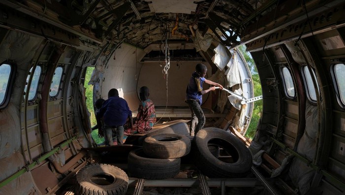 Ernest Ofori Sackitey 28, artist and drone instructor, and Abdul-Latif Zakaria, 16, a studio volunteer, explore the cockpit of a Soviet biplane Antonov AN-2 aircraft purchased by Ghanaian artist Ibrahim Mahama, 35, at his Red Clay studio in Tamale, Ghana, July 15, 2022. REUTERS/Francis Kokoroko TPX IMAGES OF THE DAY