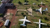 Selain menjadi pusat belajar, Red Clay Studio juga memiliki fungsi ganda sebagai bengkel pribadi. Workshop tersebut merupakan tempat Mahama menghasilkan karyanya.