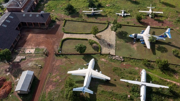 Ernest Ofori Sackitey 28, artist and drone instructor, and Abdul-Latif Zakaria, 16, a studio volunteer, explore the cockpit of a Soviet biplane Antonov AN-2 aircraft purchased by Ghanaian artist Ibrahim Mahama, 35, at his Red Clay studio in Tamale, Ghana, July 15, 2022. REUTERS/Francis Kokoroko     TPX IMAGES OF THE DAY