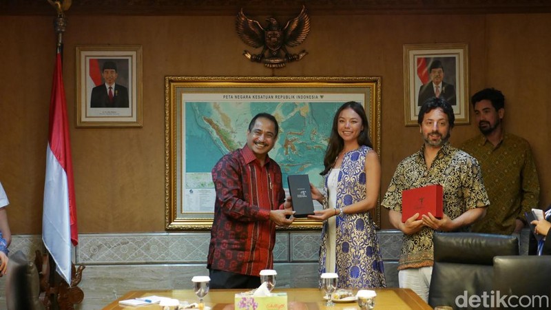 Sergey Brin dan Nicole Shanahan, mantan istrinya, saat bertemu dengan Menkominfo dan Menpar di Jakarta.