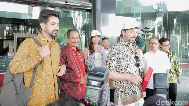 Sergey Brin dan Nicole Shanahan, mantan istrinya, saat bertemu dengan Menkominfo dan Menpar di Jakarta.