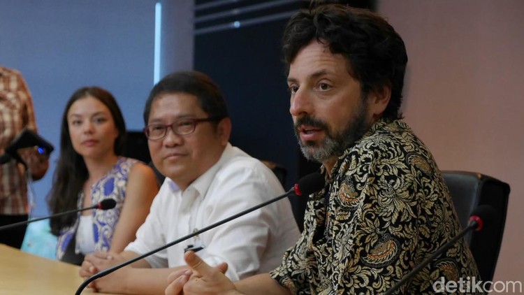 Sergey Brin dan Nicole Shanahan, mantan istrinya, saat bertemu dengan Menkominfo dan Menpar di Jakarta.