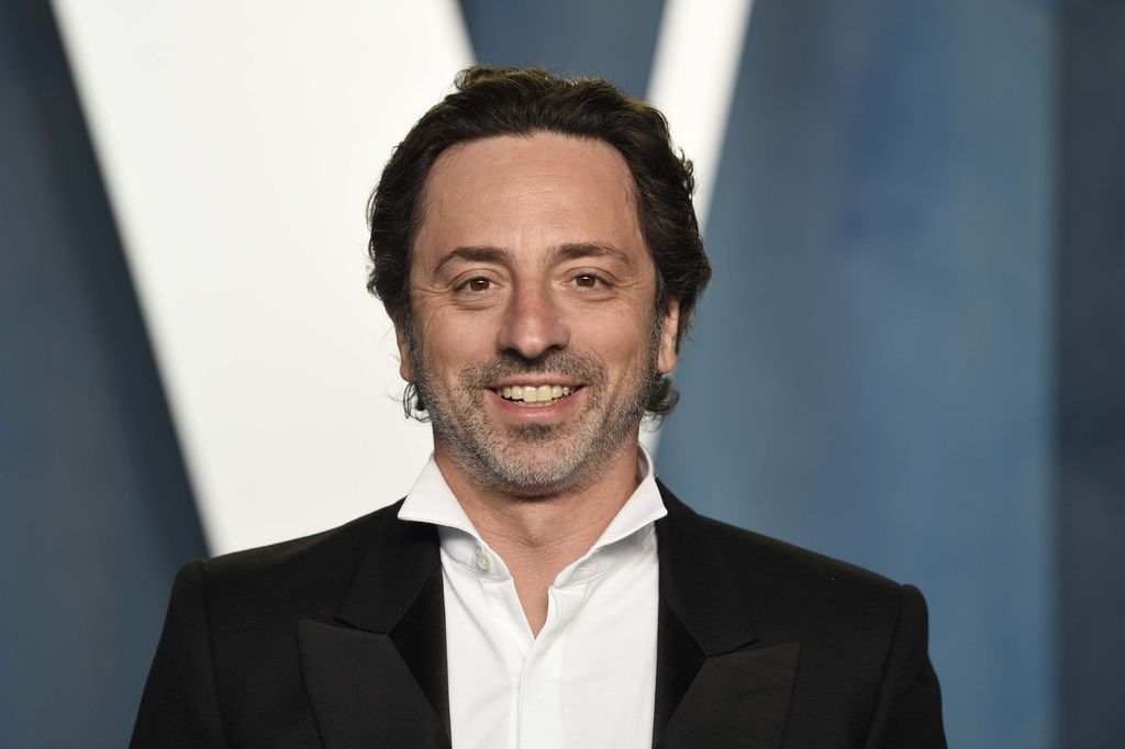 Sergey Brin tiba di Vanity Fair Oscar Party pada hari Minggu, 27 Maret 2022, di Pusat Seni Pertunjukan Wallis Annenberg di Beverly Hills, California. (Evan Agostini/Invision/AP/Evan Agostini)