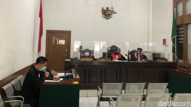 Sidang Ade Yasin.