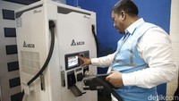 PLN membuka kerja sama dengan berbagai pihak untuk bisa mengakselerasi peningkatan infrastruktur kendaraan listrik. Bisnis SPKLU ini adalah bisnis masa depan yang akan terus berkembang dengan tumbuhnya kendaraan listrik di Indonesia. Sehingga dengan tersedianya infrastruktur kendaraan listrik yang memadai bisa menjawab keraguan bagi masyarakat untuk memiliki kendaraan listrik.
