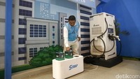 Sinergi bersama ini ditandai dengan penandatangan kesepakatan kerja sama antara PLN, DAMRI, dan TEB di Booth PLN, Periklindo Electric Vehicles Show (PEVS) JIExpo Kemayoran.