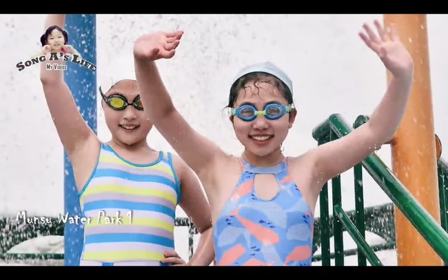 Hingga kini gadis cilik asal Korea Utara itu telah mengunggah lima video yang memperlihatkan kehidupan mewahnya. Ia merekan sejumlah fasilitas seperti rumah sakit, taman hiburan, dan apartemennya. Foto: dok. YouTube Sary Voline [송아 SongA Vlog]