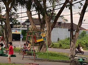 Arena Permainan Anak Rusak, Pengunjung Taman Jagat Karana Mengeluh