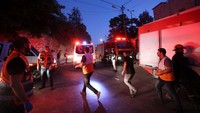 Tim penyelamat Bulan Sabit Merah Palestina bergegas untuk mengevakuasi yang terluka selama bentrokan. Dua orang yang tewas tersebut bernama Muhamad Azizi (25) dengan luka tembakan di dada dan Abdul Rahman Jamal Suleiman Sobh (28) yang terkena tembakan di kepala.
