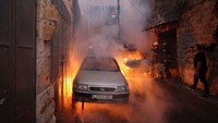 Mobil terbakar, suara tembakan dan suasana mencekam saat militer Israel beraksi di kawasan ini. Dalam sebuah pernyataan, dikatakan ada baku tembak antara terduga pelaku yang disebut bersenjata dan pasukan.
